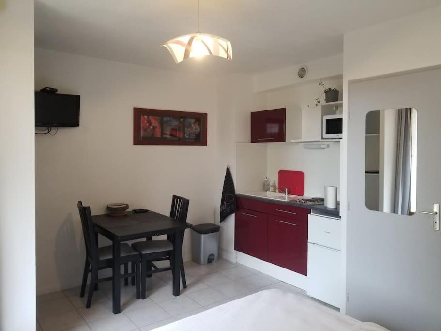 Studio De Plain-Pied Avec Terrasse Tout Proche Mer Courseulles-sur-Mer Exterior photo